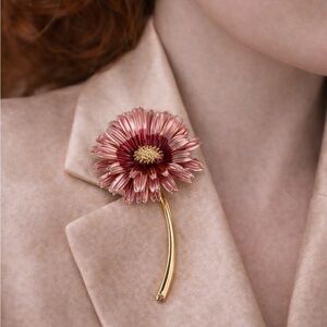 Pink Daisy Elegant Floral Gold Brooch